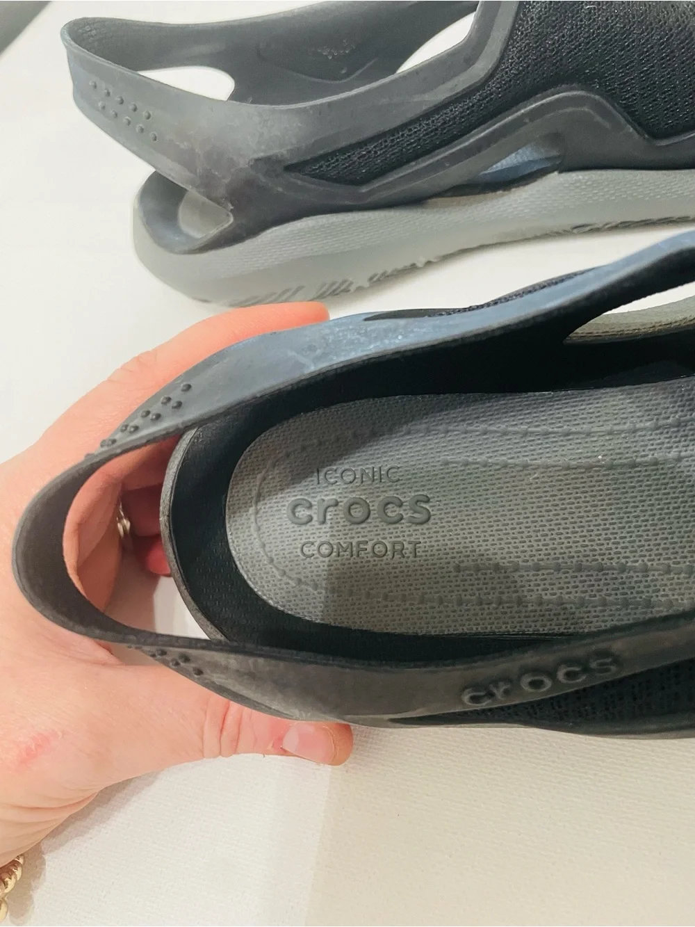 Crocs Swiftwater Mesh Wave Sandals Black Men’s Size 8 Water Shoes Beach Hiking